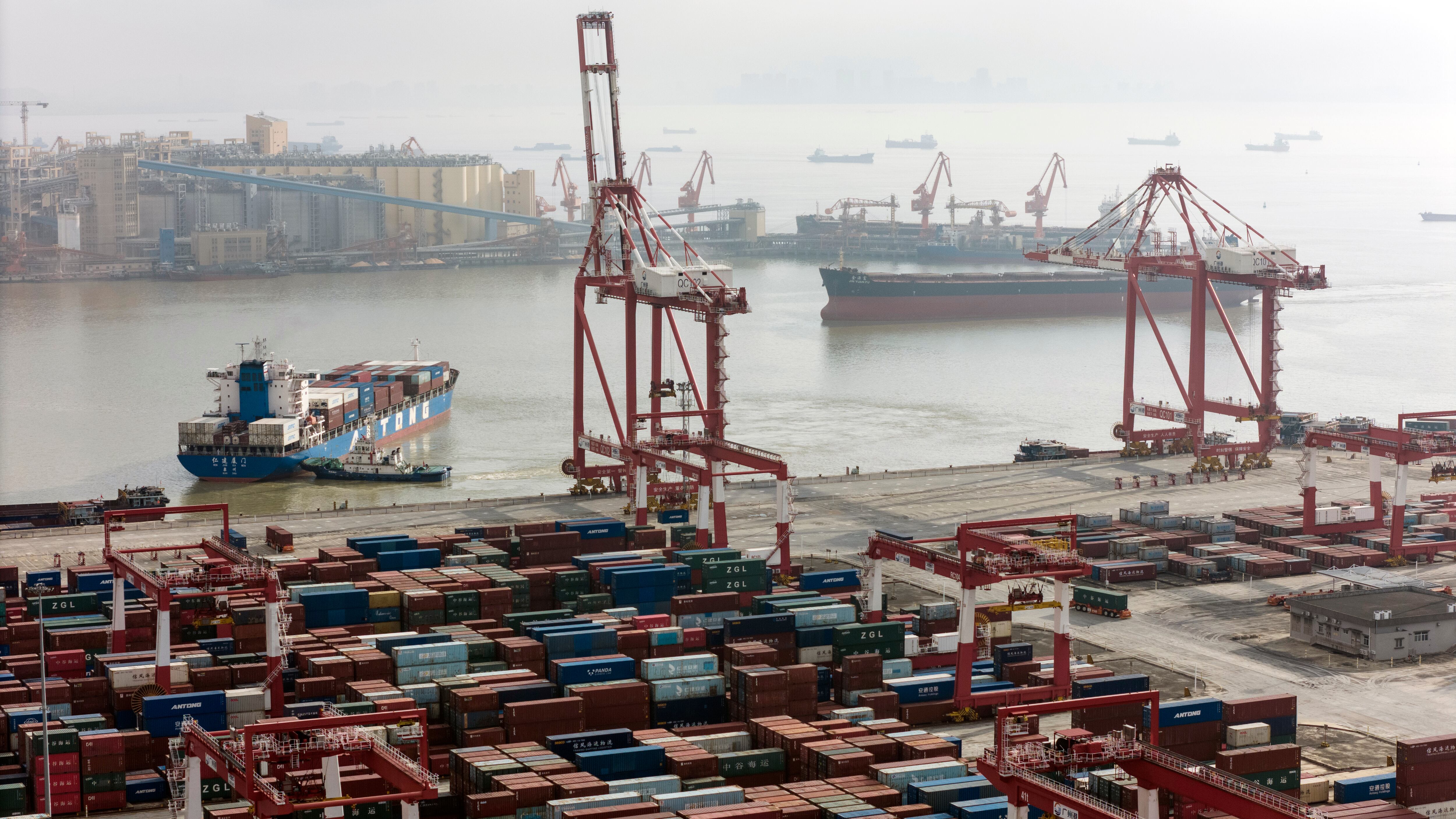 El secretario de Economía mexicano defiende que el muro arancelario a China y otros países protegerá 350.000 empleos en el país