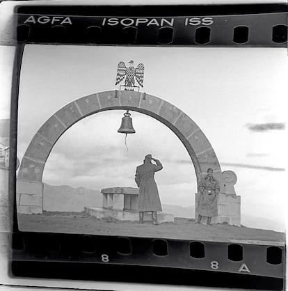 Son al menos doscientas fotografías de la presencia en territorio español de la Legión Cóndor, la fuerza aérea que Hitler envió a su amigo y aliado, Francisco Franco, para ayudar al bando rebelde. 