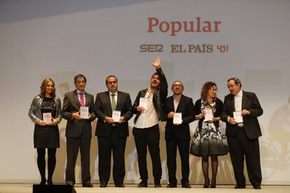 Foto de familia de los premiados, de izquierda a derecha, Mónica Conde de Animosa, Carlos Buesa de Orizón Genomics, Francisco Torrent de Aceitunas Torrent, David Moreno de Play Hewkers, Carlos Ruiz de Mediapack Soluciones, Nora Alonso de Iden Biotechnology y Alfonso de Andrés de del Grupo Inclam.