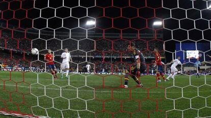 Olivier Giroud (r) wheels away after equalizing for France on Tuesday night.