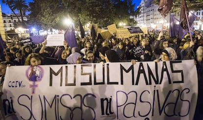 Colectivos de mujeres musulmanas han participado en la marcha.