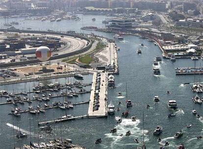 Una vista aérea de los amarres de la dársena del puerto de Valencia.