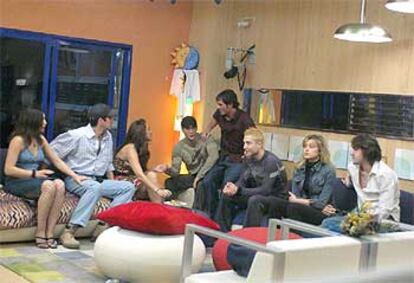 Integrantes de la familia de <b></b><i>Gran Hermano,</i> que el próximo jueves concluye su cuarta edición.