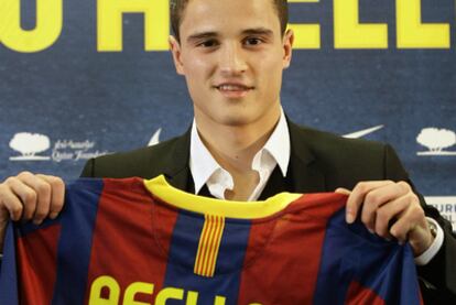 Afellay, durante la presentación con el Barcelona