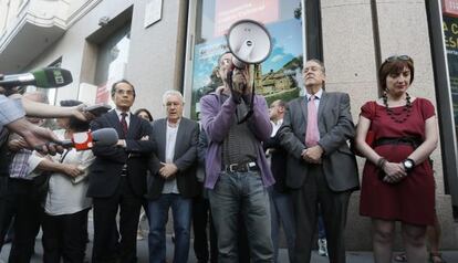 Concentraci&oacute;n en contra del ataque a la librer&iacute;a Blanquerna, en Madrid.