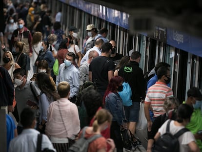 Andén de la estación de La Sagrera.