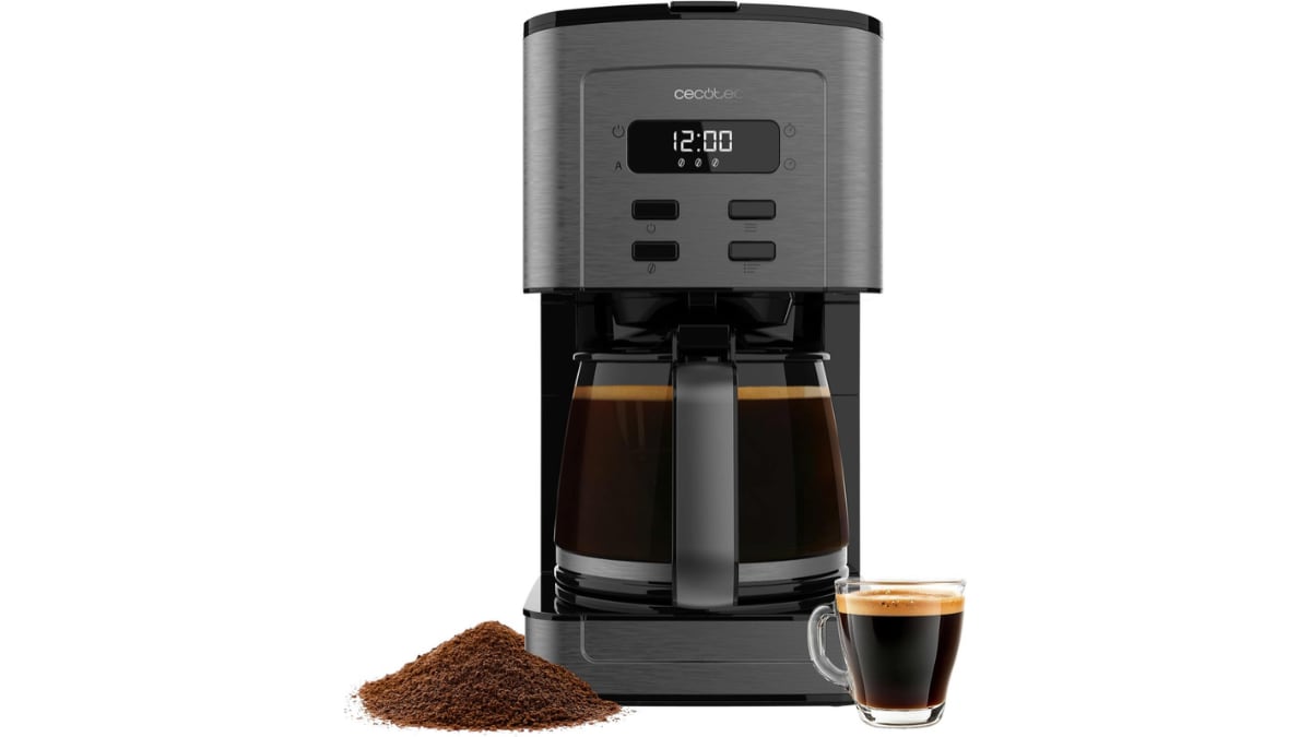Esta cafetera de goteo cuenta con una pantalla retroiluminada.