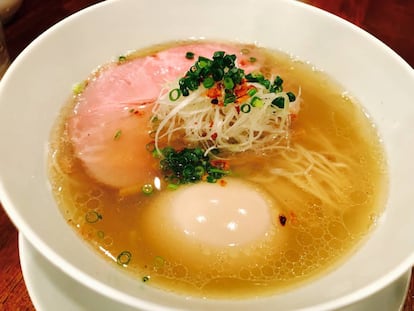 PREMIUM SHOYU RAMEN / CAPEL