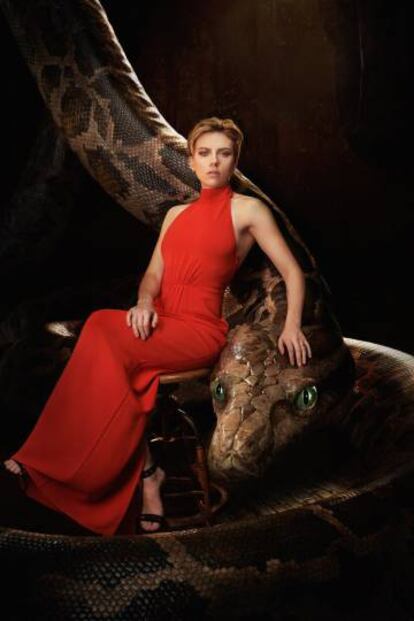 En 'El libro de la selva', Scarlett Johansson puso la voz a la serpiente Kaa.