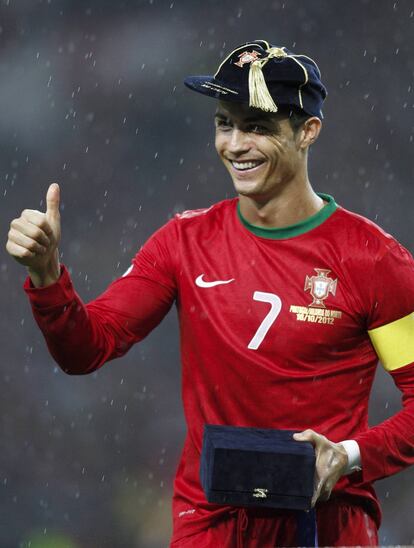 Cristiano Ronaldo celebra su partido 100 con la selección portuguesa.