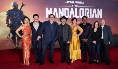 El equipo creativo de 'The Mandalorian', en la premiere el pasado 13 de noviembre.