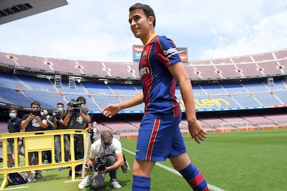 Eric García durante su presentación con el Barcelona este martes en el Camp Nou.