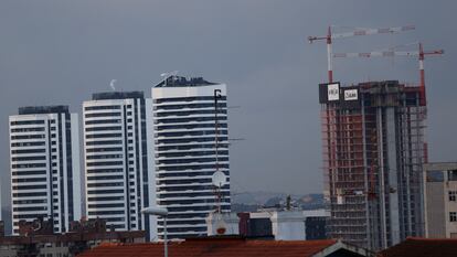 Un bloque de viviendas en construcción este jueves en Bilbao