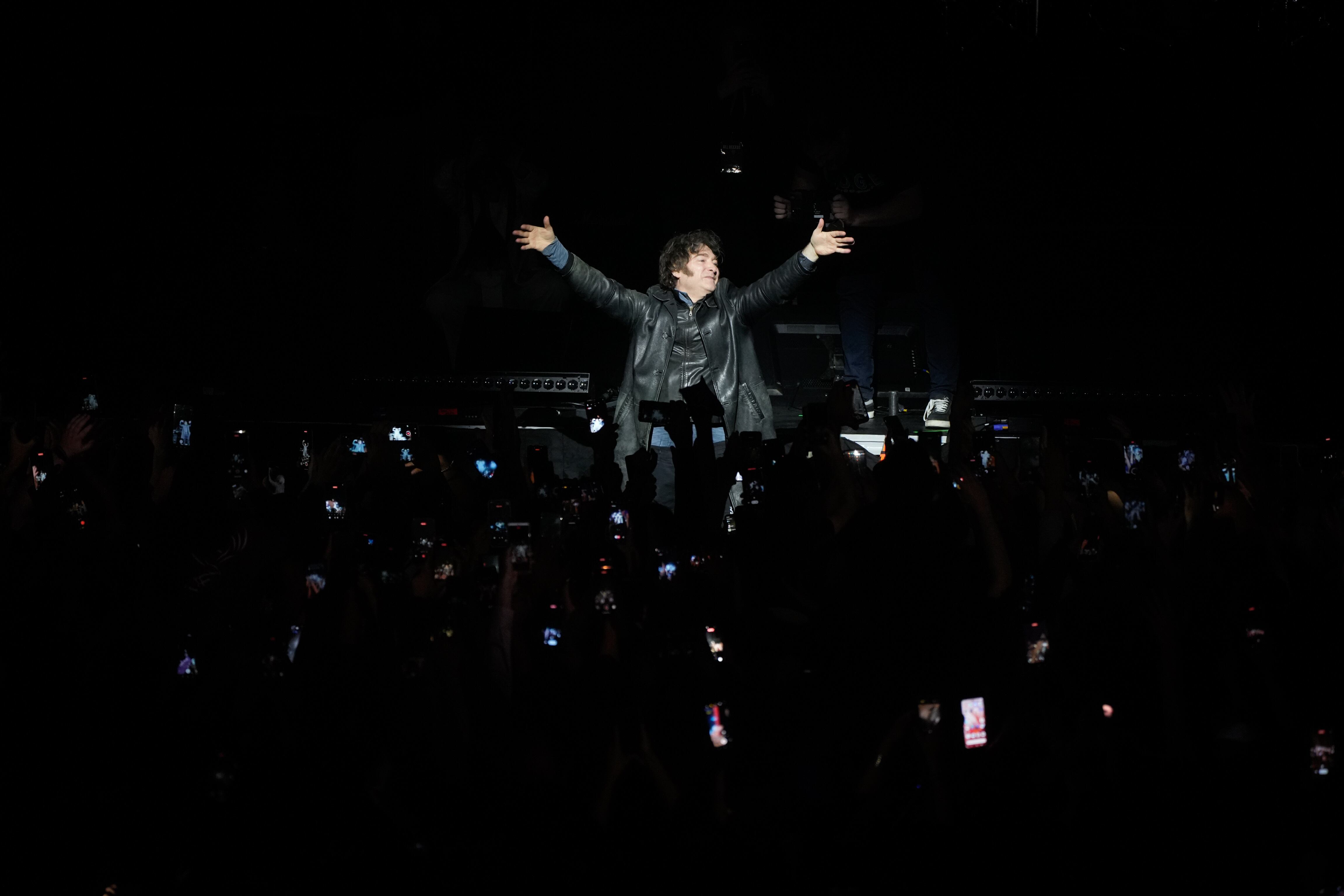 Javier Milei presenta su nuevo libro en la ciudad de Buenos Aires, este lunes. 
