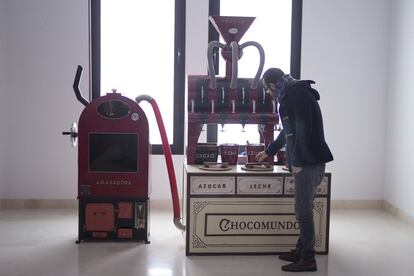 Reproducción infantil de una máquina para hacer chocolate exhibida en Chocomundo, el Museo del Chocolate de Estepa, en Sevilla.