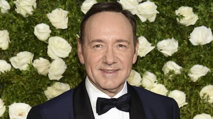 Kevin Spacey chega ao Radio City Music Hall de Nova York para a cerimônia dos Tony Awards.