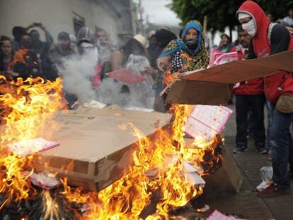 Quema de urnas en Tixtla (Guerrero).