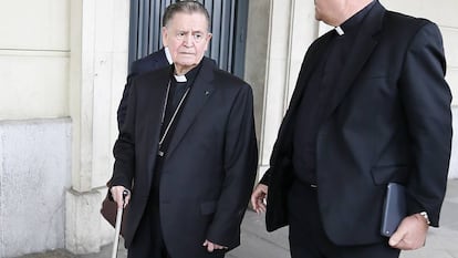 El obispo emérito de Cádiz, Antonio Ceballos, en los juzgados de Sevilla.