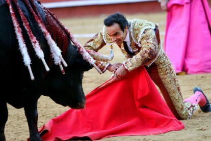 Alarde de El Cid tras propinar una gran estocada al cuarto de la tarde.