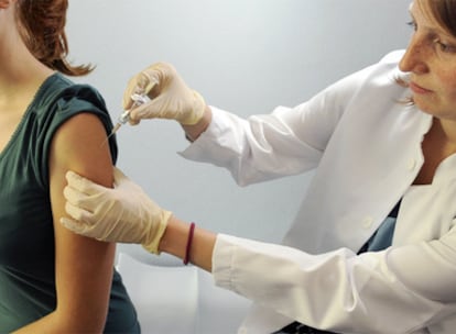 La universidad de Mainz (Alemania) hace análisis a los voluntarios para probar la vacuna contra la nueva gripe.