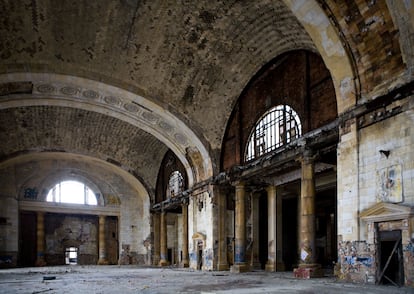 Interior de la Michigan Central Station abandona.