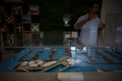 Maqueta de la marina proyectada en la ría de Huelva, a la altura del Muelle de Levante.