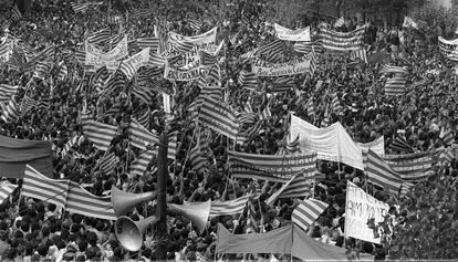 Imagen de la hist&oacute;rica manifestaci&oacute;n de 1976 en Sant Boi.