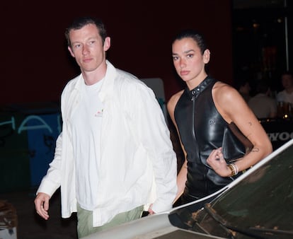 Callum Turner y Dua Lipa