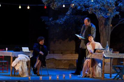 Un momento de 'Hélade', estrenada ayer en Mérida, con Concha Velasco, José María Pou y Maribel Verdú.