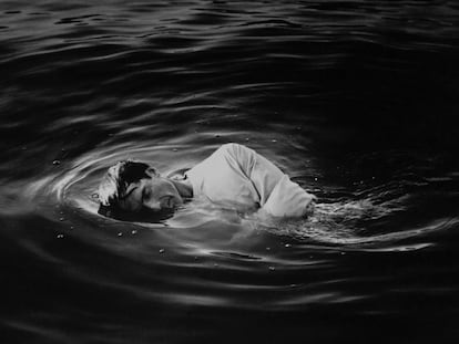 Autorretrato na Água’ (1991), de Robert Stivers.