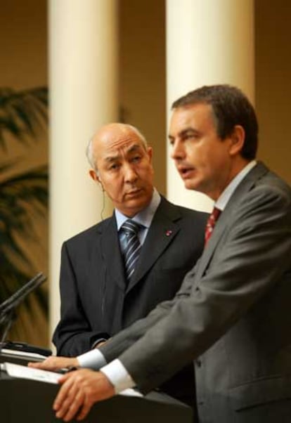 Driss Jettu (izquierda) y Zapatero, en La Moncloa.