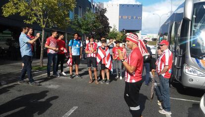 Seguidors del Girona arriben a Pamplona.