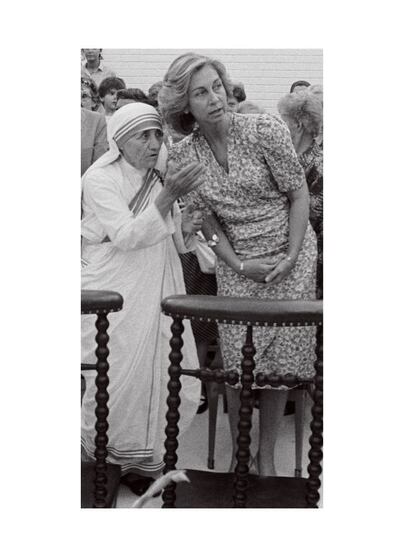 La reina Sofía junto a la madre Teresa de Calcuta.