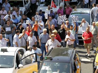 Participantes en la manifestación de taxistas por la Castellana.