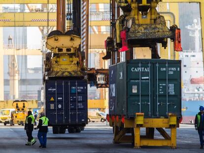 Contenedores del puerto de Barcelona. 