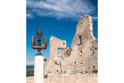 Busto del Marqués de Sade en su castillo.