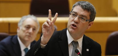 El ministro de Energ&iacute;a, Turismo y Agenda Digital, &Aacute;lvaro Nadal, responde a una pregunta en la sesi&oacute;n de control al Gobierno, esta tarde en el pleno del Senado. EFE/Mariscal