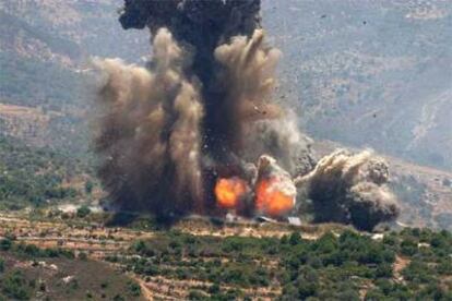 Bombardeo israelí contra el pueblo de Rachaya al Fokar, en el sur de Líbano.