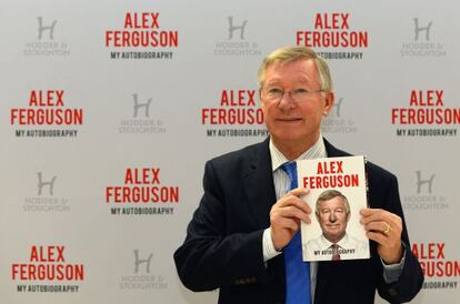 Alex Ferguson, con su libro.
