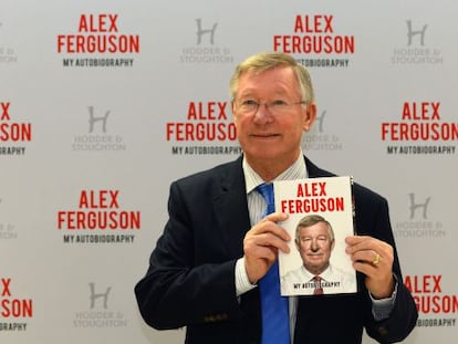 Alex Ferguson, con su libro.