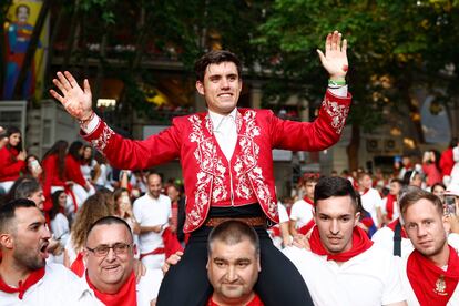 Guillermo Hermoso de Mendoza, a hombros tras cortar dos orejas.