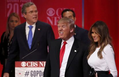 Donald Trump junto a su mujer Melania tras concluir un debate