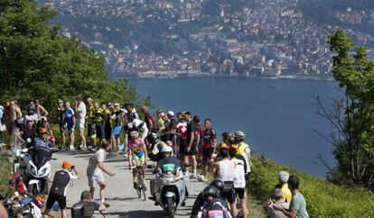 Contador, al ataque en el Monte Ologno, sobre el Lago Mayor.