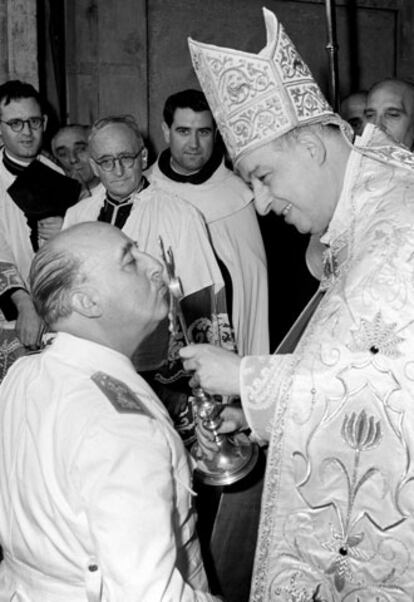 Castellón de la Plana, 13 de junio de 1958. A su llegada a la ciudad, Francisco Franco asiste a un tedeum en el templo de Santa María.