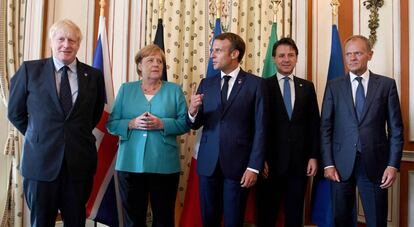 El primer ministro británico, Boris Johnson, la canciller alemana, Ángela Merkel, el presidente francés, Emmanuel Macron, el presidente de Italia, Giuseppe Conte y el presidente del Consejo Europeo, Donald Tusk, durante la cumbre del G7.