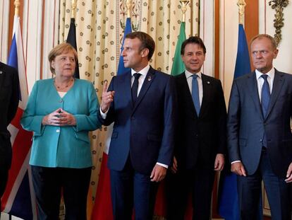 El primer ministro británico, Boris Johnson, la canciller alemana, Ángela Merkel, el presidente francés, Emmanuel Macron, el presidente de Italia, Giuseppe Conte y el presidente del Consejo Europeo, Donald Tusk, durante la cumbre del G7.