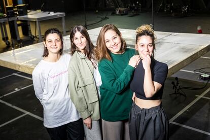 Las cuatro integrantes de Mucha Muchacha, en el teatro del centro Conde Duque de Madrid.