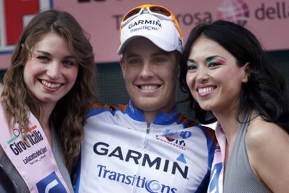 Tyler Farrar celebra en el podio su victoria en la décima etapa del Giro