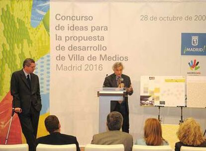 El alcalde de Madrid, durante la presentación del proyecto ganador para la Villa de los Medios.