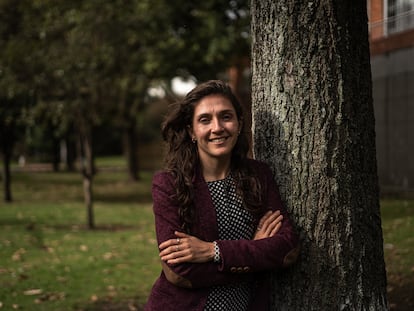 Natalia Gaitán, nueva incorporación de Independiente Santa Fe, posa tras conversar con EL PAÍS, en Bogotá.